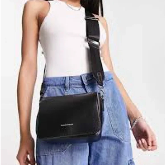 Claudia Casanova  Black Crossbody Bag - Picture 1 of 14